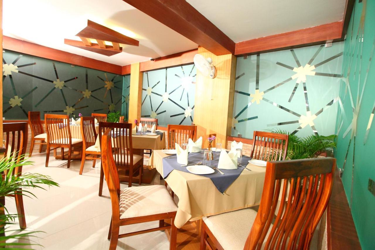 Hotel Pearl Palace Kochi Exterior photo