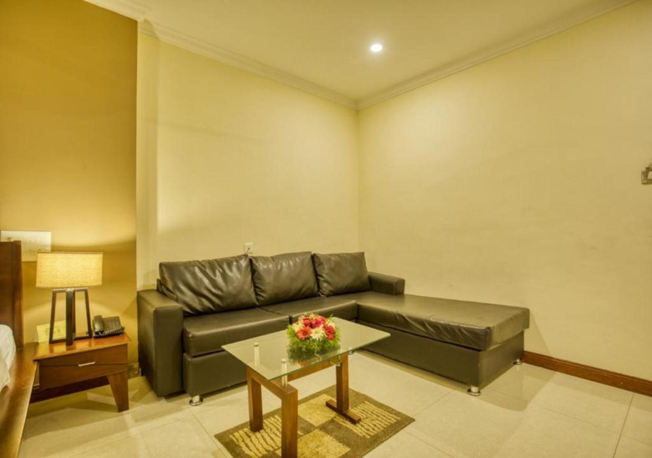 Hotel Pearl Palace Kochi Exterior photo
