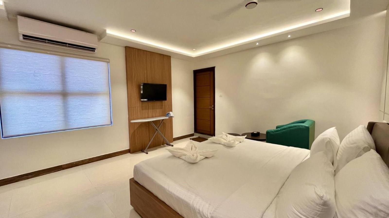 Hotel Pearl Palace Kochi Exterior photo