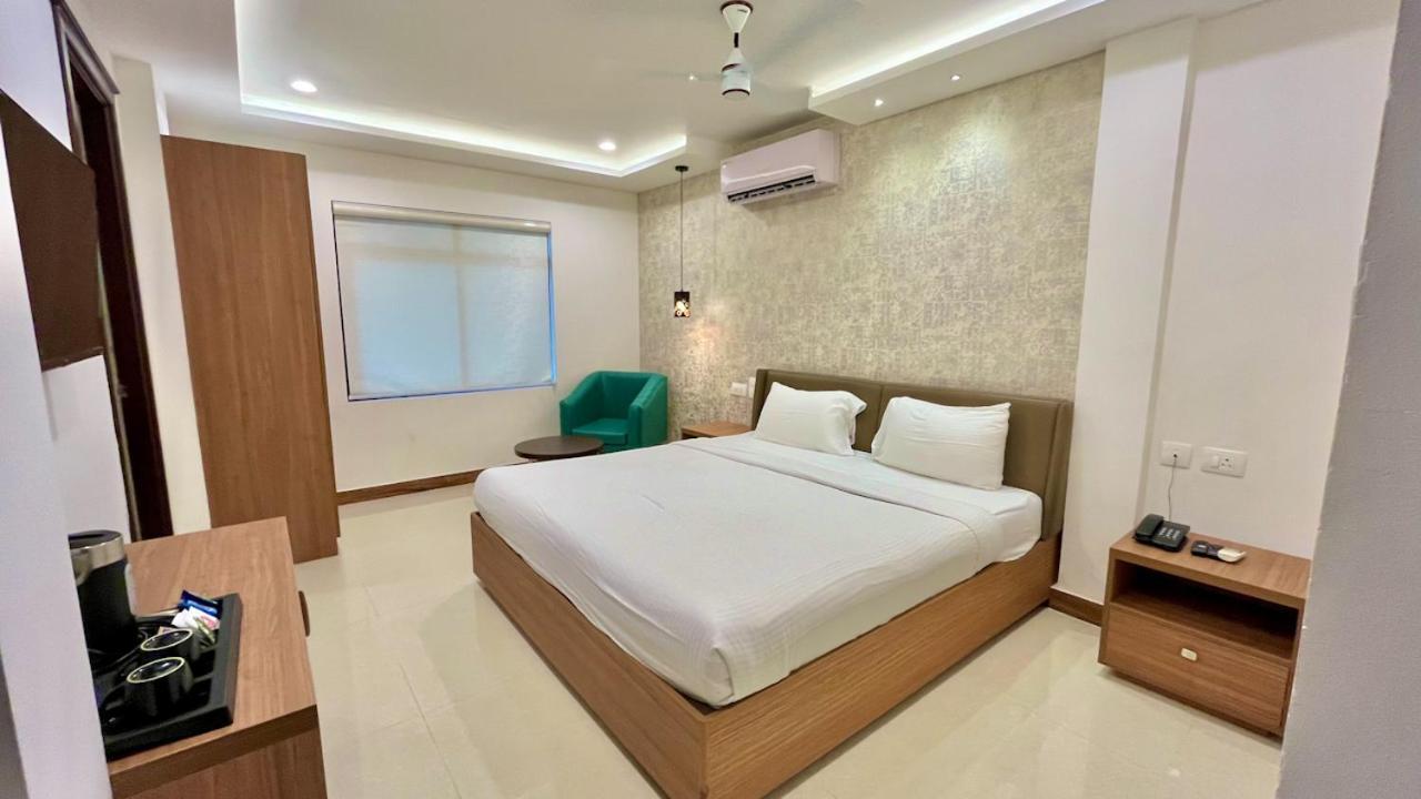 Hotel Pearl Palace Kochi Exterior photo