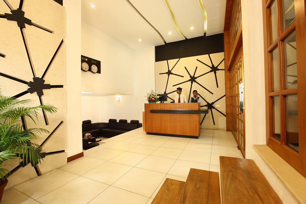 Hotel Pearl Palace Kochi Exterior photo