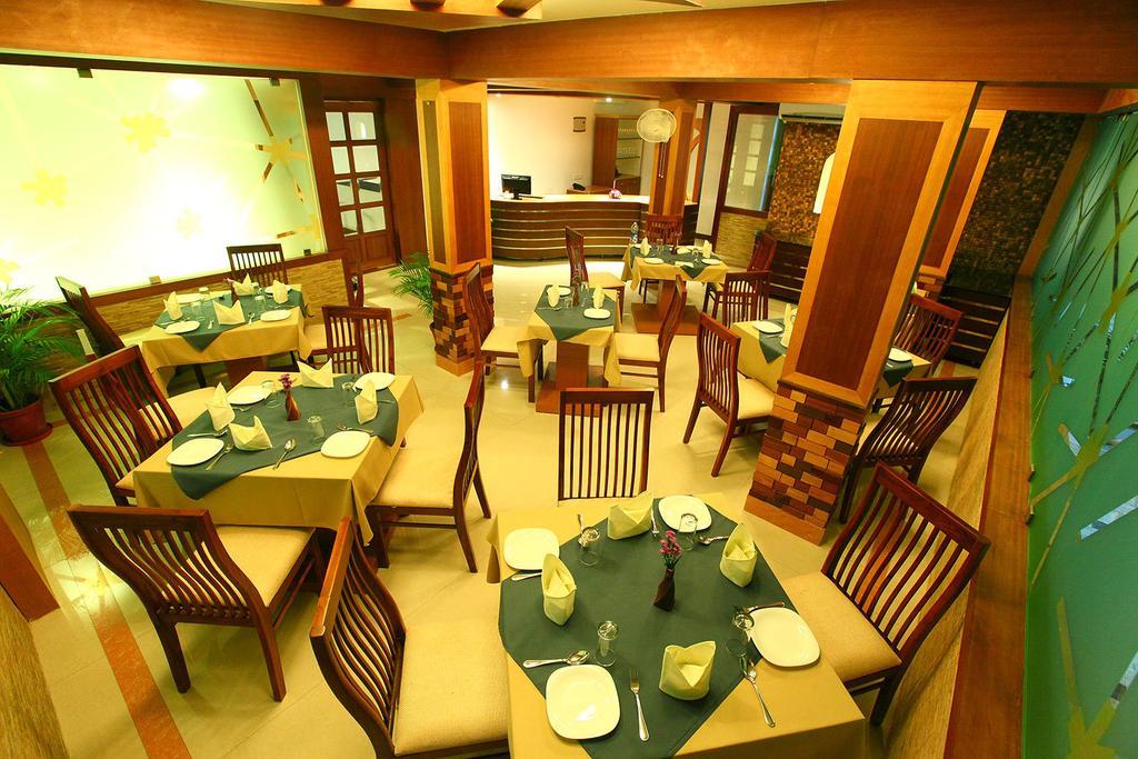 Hotel Pearl Palace Kochi Exterior photo