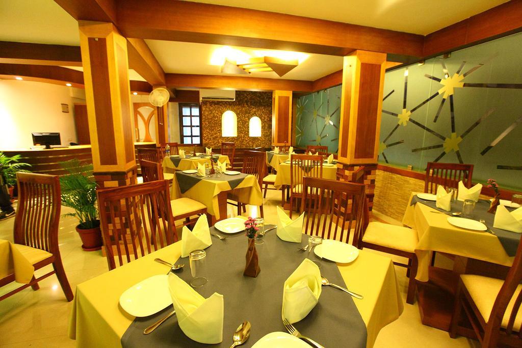 Hotel Pearl Palace Kochi Exterior photo